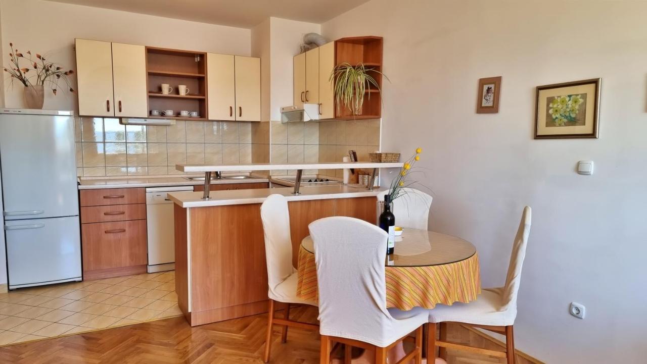 Apartment Cesarica Omiš Exterior foto